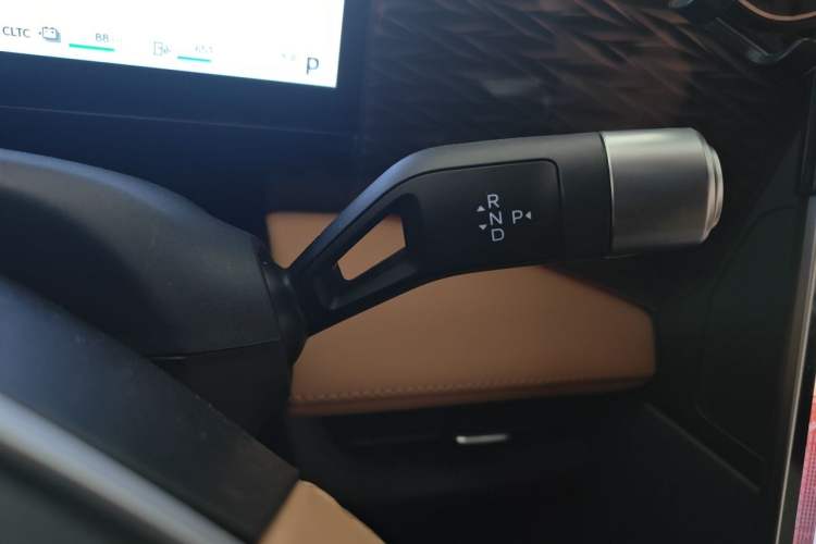 Used Geely Galaxy L7 2023 1.5T 115 km MAX Gear Lever