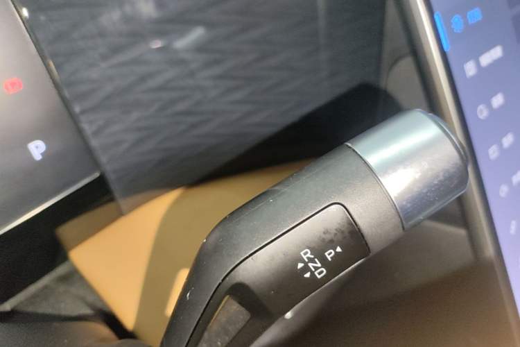 Used Geely Galaxy L7 2023 1.5T 115 km Starship Gear Lever