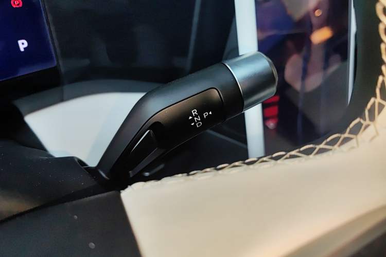 Used Geely Galaxy L7 2023 1.5T 115 km Starship Gear Lever