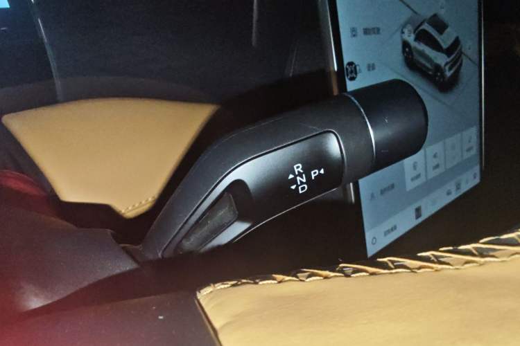 Used Geely Galaxy L7 2023 1.5T 115 km Starship Gear Lever