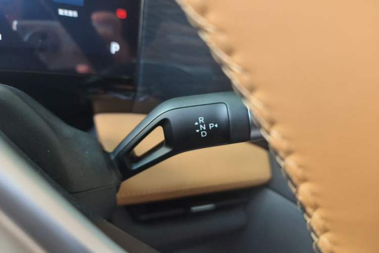 Used Geely Galaxy L7 2023 1.5T 115 km Starship Gear Lever