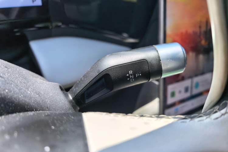 Used Geely Galaxy L7 2023 1.5T 115 km Starship Gear Lever