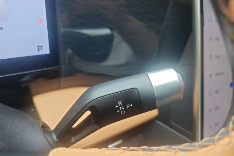 Used Geely Galaxy L7 2023 1.5T 115 km Starship Gear Lever