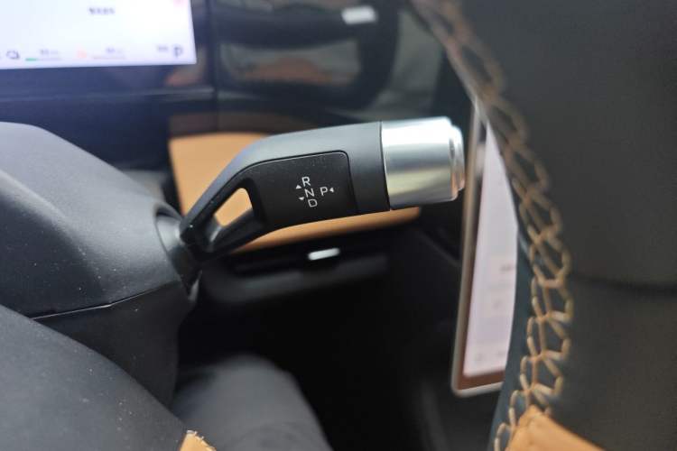 Used Geely Galaxy L7 2023 1.5T 115 km Asian Games Phantom Edition Gear Lever