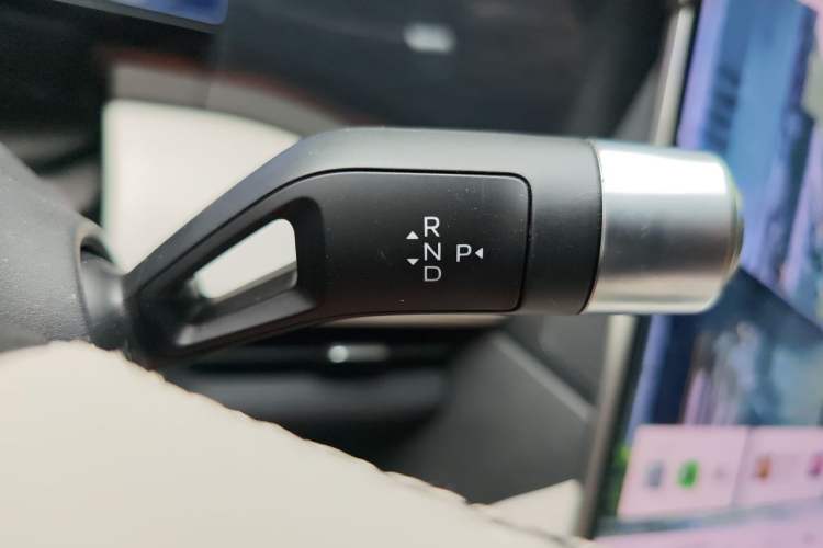 Used Geely Galaxy L7 2023 1.5T 115 km Starship Gear Lever