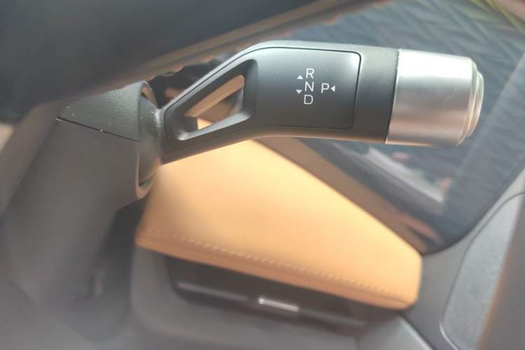 Used Geely Galaxy L7 2023 1.5T 115 km Starship Gear Lever