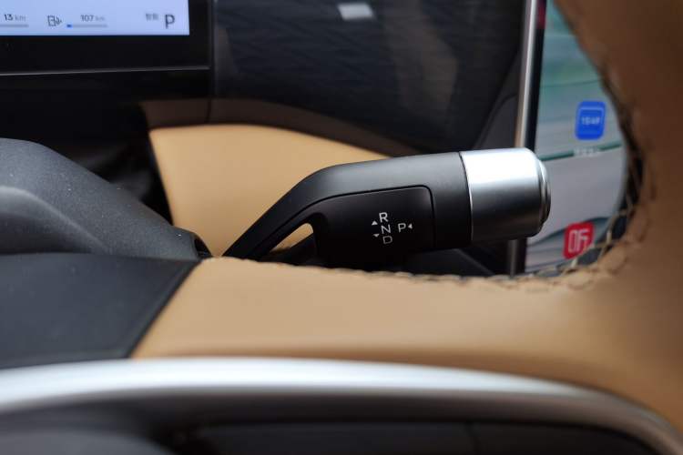 Used Geely Galaxy L7 2023 1.5T 115 km Starship Gear Lever