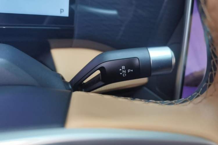 Used Geely Galaxy L7 2023 1.5T 115 km Starship Gear Lever