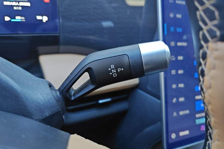 Used Geely Galaxy L7 2023 1.5T 115 km Starship Gear Lever