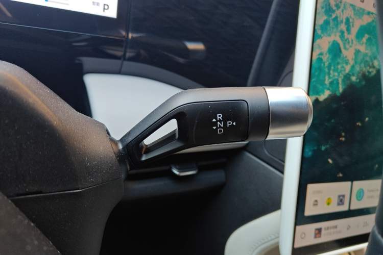 Used Geely Galaxy L7 2023 1.5T 115 km Starship Gear Lever