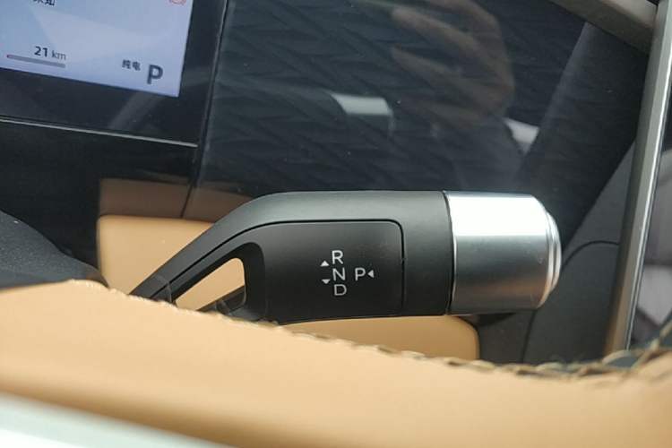 Used Geely Galaxy L7 2023 1.5T 115 km MAX Gear Lever