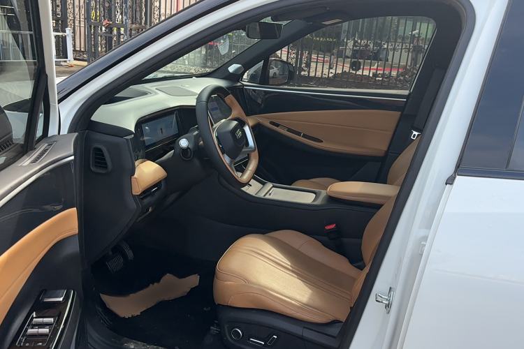 Used Geely Galaxy L7 2023 1.5T 115 km Starship Interior 1