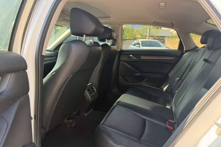 Used Geely Galaxy L7 2023 1.5T 115 km Starship Interior 2