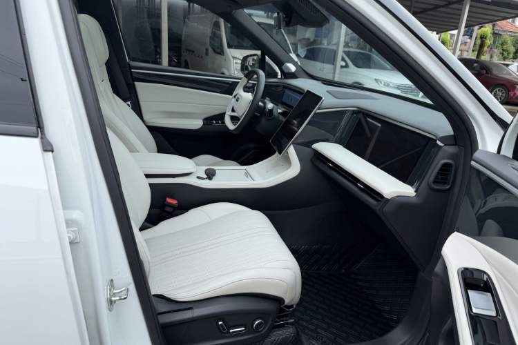 Used Geely Galaxy L7 2023 1.5T 115 km Starship Interior 3