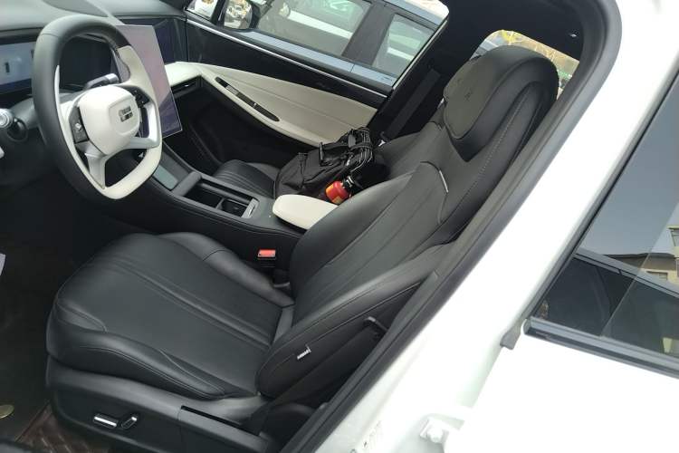 Used Geely Galaxy L7 2023 1.5T 115 km PLUS Left Front Seat
