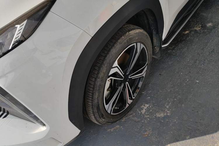Used Geely Galaxy L7 2023 1.5T 115 km PLUS Left Front Wheel Hub