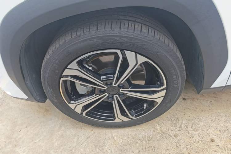 Used Geely Galaxy L7 2023 1.5T 115 km MAX Left Front Wheel Hub