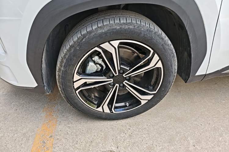 Used Geely Galaxy L7 2023 1.5T 115 km Starship Left Front Wheel Hub