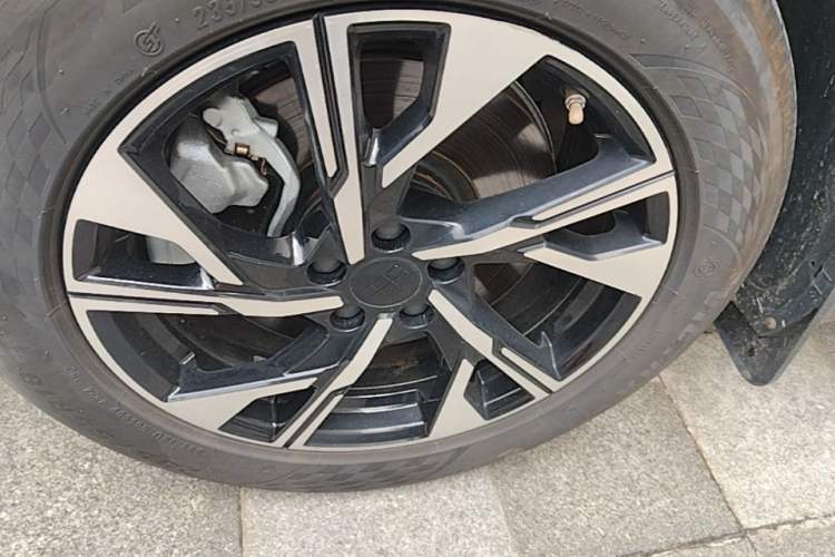 Used Geely Galaxy L7 2023 1.5T 55km PRO Left Front Wheel Hub