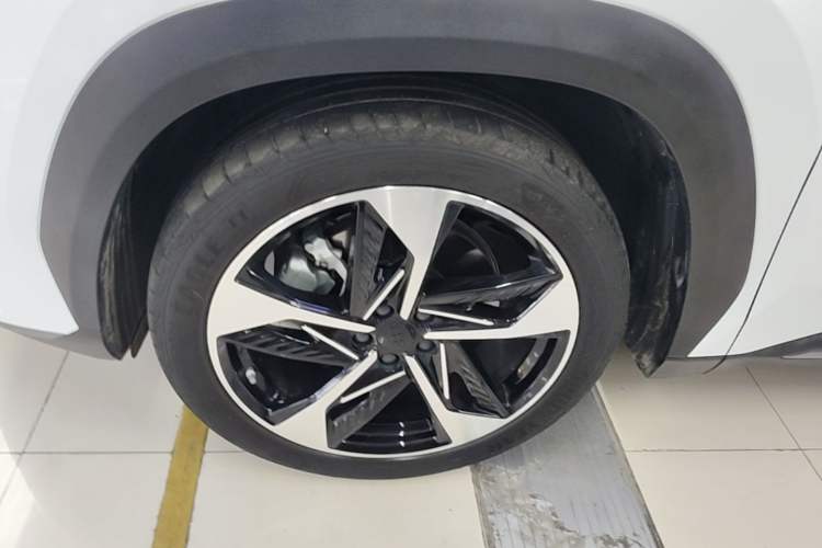 Used Geely Galaxy L7 2023 1.5T 115 km Starship Left Front Wheel Hub