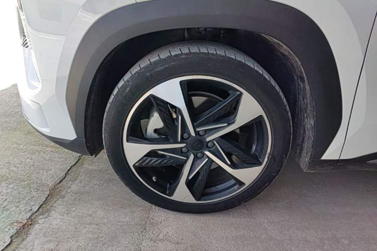 Used Geely Galaxy L7 2023 1.5T 115 km Starship Left Front Wheel Hub