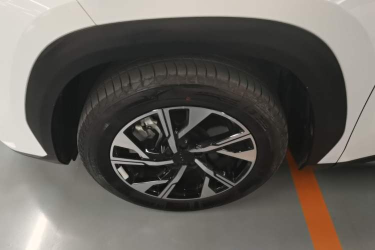 Used Geely Galaxy L7 2023 1.5T 55km PRO Left Front Wheel Hub