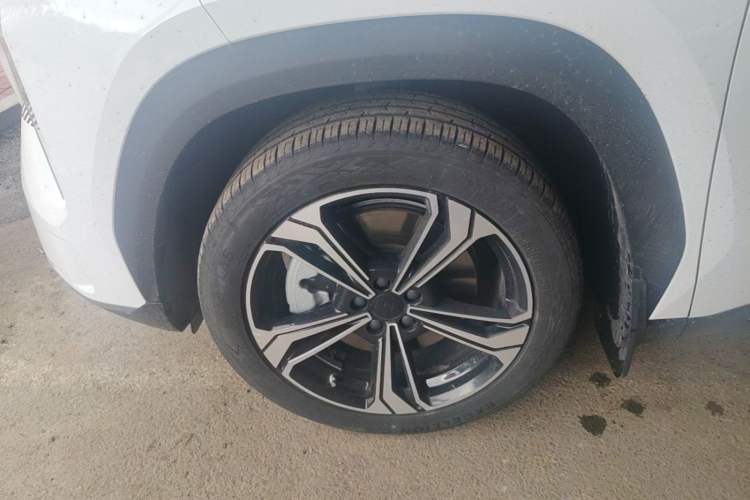Used Geely Galaxy L7 2023 1.5T 115 km MAX Left Front Wheel Hub