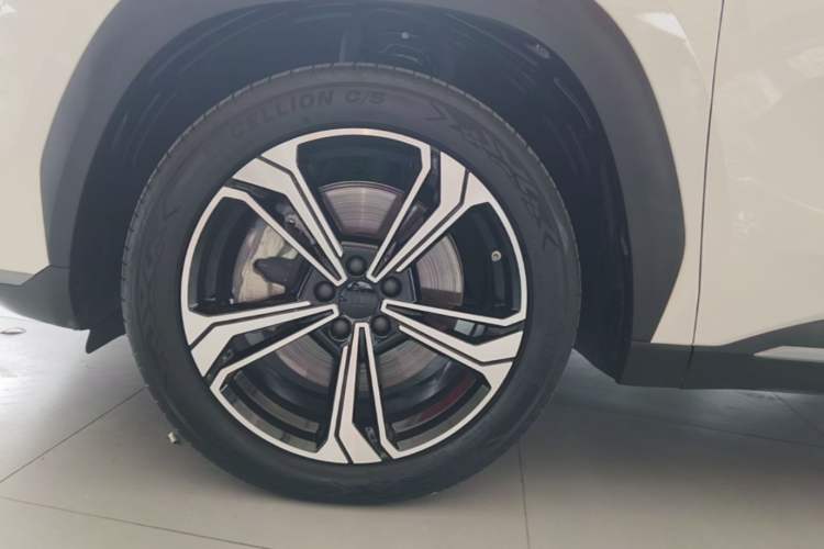 Used Geely Galaxy L7 2023 1.5T 115 km MAX Left Front Wheel Hub