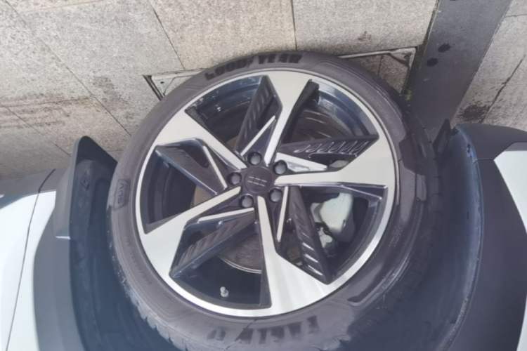 Used Geely Galaxy L7 2023 1.5T 115 km Starship Left Front Wheel Hub