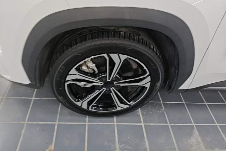 Used Geely Galaxy L7 2023 1.5T 115 km Starship Left Front Wheel Hub