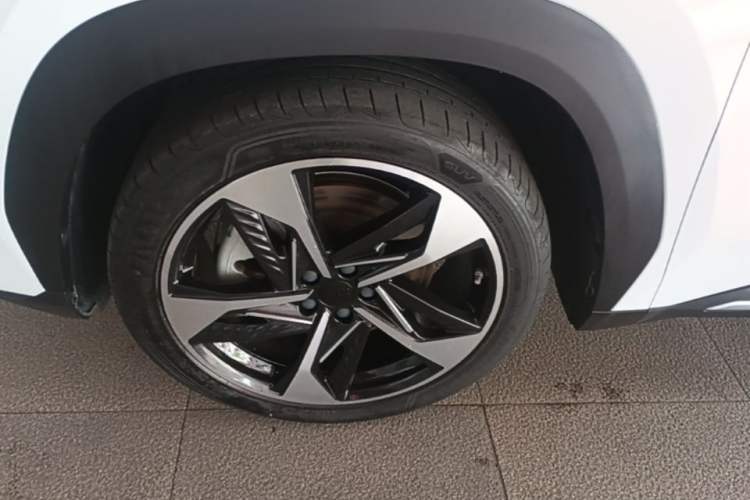 Used Geely Galaxy L7 2023 1.5T 115 km Starship Left Front Wheel Hub