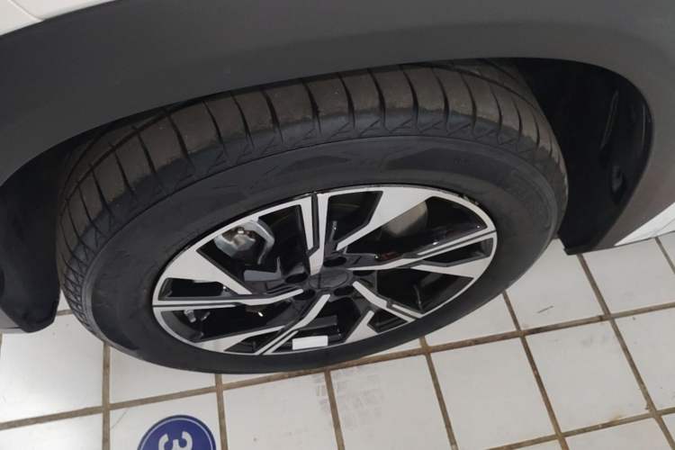 Used Geely Galaxy L7 2023 1.5T 55km PRO Left Front Wheel Hub