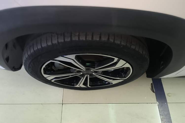 Used Geely Galaxy L7 2023 1.5T 115 km MAX Left Front Wheel Hub