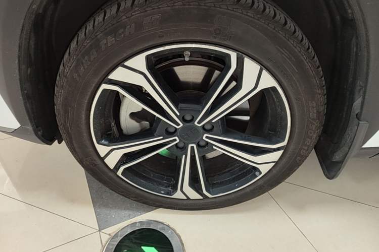Used Geely Galaxy L7 2023 1.5T 115 km MAX Left Front Wheel Hub