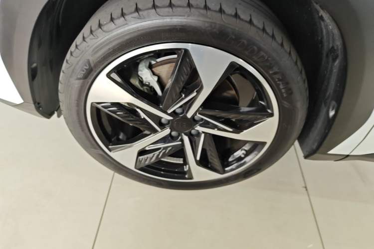 Used Geely Galaxy L7 2023 1.5T 115 km Asian Games Phantom Edition Left Front Wheel Hub