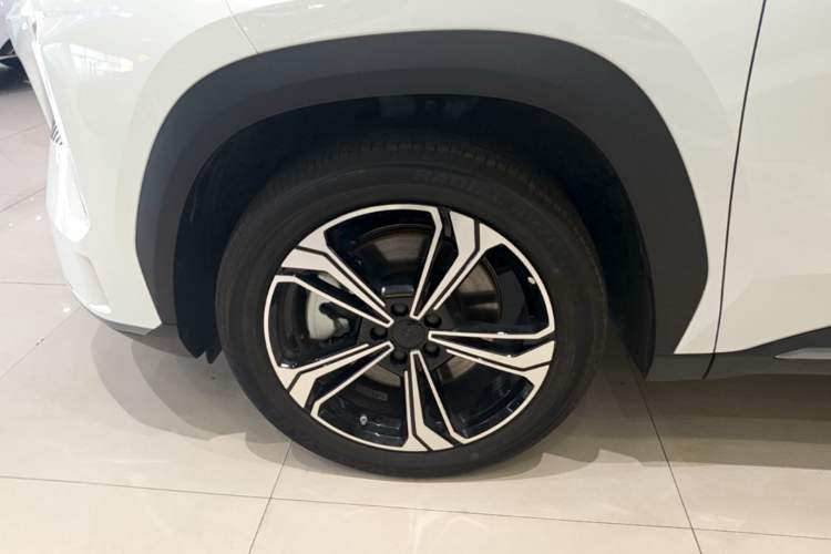 Used Geely Galaxy L7 2023 1.5T 115 km PLUS Left Front Wheel Hub
