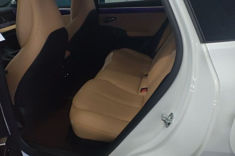 Used Geely Galaxy L7 2023 1.5T 115 km Starship Left Rear Seat