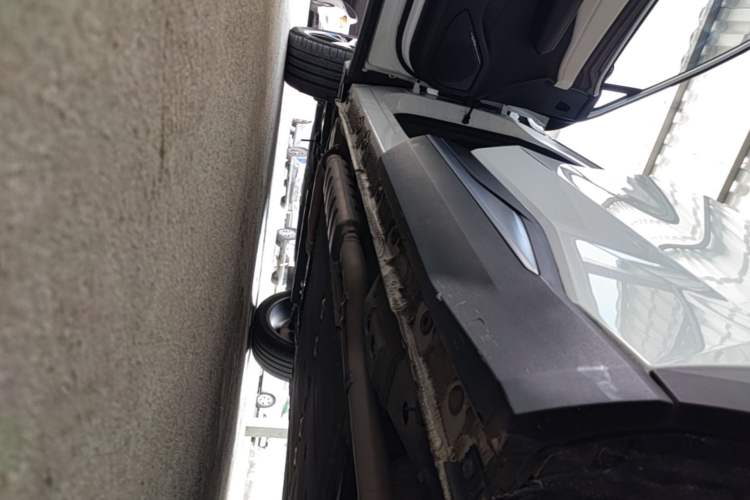 Used Geely Galaxy L7 2023 1.5T 115 km Starship Left Side Sill