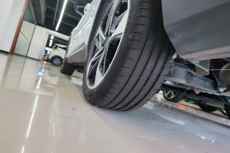 Used Geely Galaxy L7 2023 1.5T 115 km Starship Left Side Sill