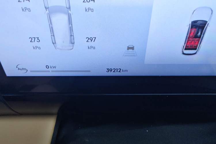 Used Geely Galaxy L7 2023 1.5T 115 km Asian Games Phantom Edition Odometer Close Up