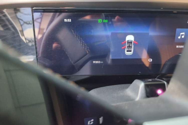 Used Geely Galaxy L7 2023 1.5T 115 km Starship Odometer Close Up