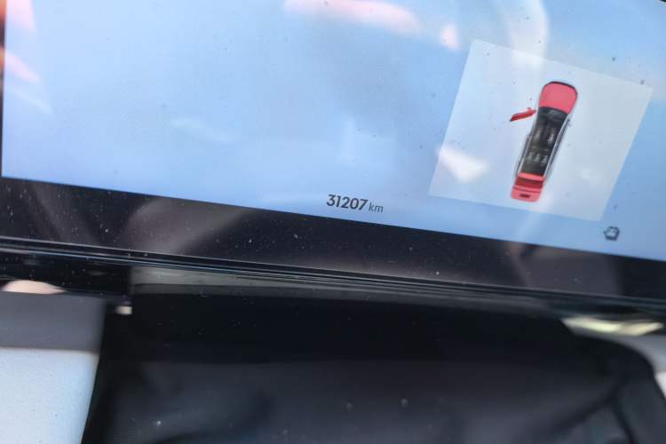 Used Geely Galaxy L7 2023 1.5T 115 km Starship Odometer Close Up