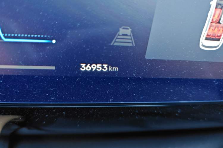 Used Geely Galaxy L7 2023 1.5T 115 km Starship Odometer Close Up