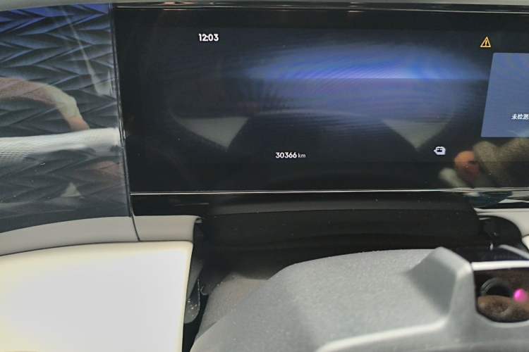 Used Geely Galaxy L7 2023 1.5T 115 km Starship Odometer Close Up