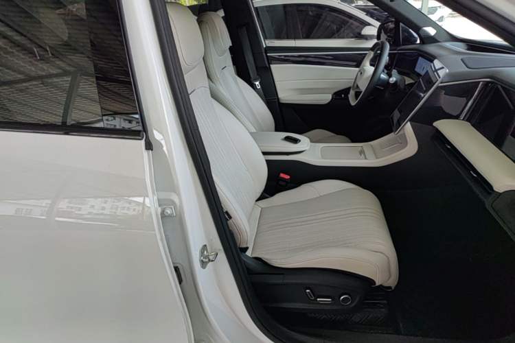 Used Geely Galaxy L7 2023 1.5T 115 km Starship Right Front Seat