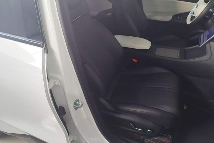 Used Geely Galaxy L7 2023 1.5T 115 km PLUS Right Front Seat