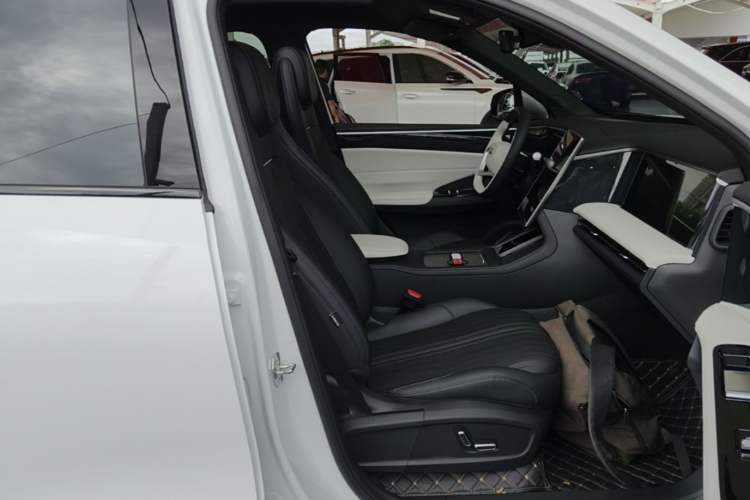 Used Geely Galaxy L7 2023 1.5T 115 km MAX Right Front Seat