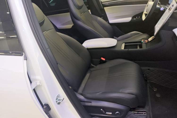 Used Geely Galaxy L7 2023 1.5T 115 km PLUS Right Front Seat