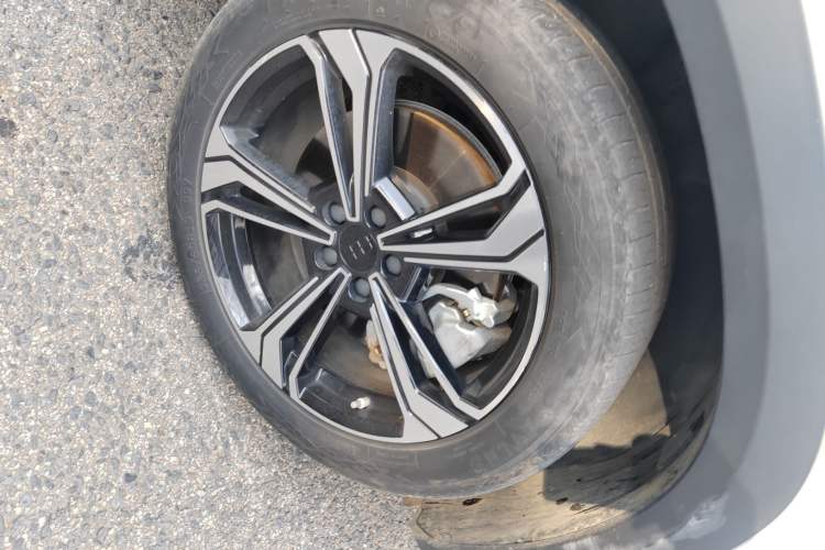 Used Geely Galaxy L7 2023 1.5T 115 km MAX Right Front Wheel Hub
