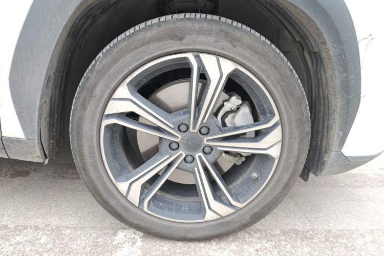 Used Geely Galaxy L7 2023 1.5T 115 km PLUS Right Front Wheel Hub
